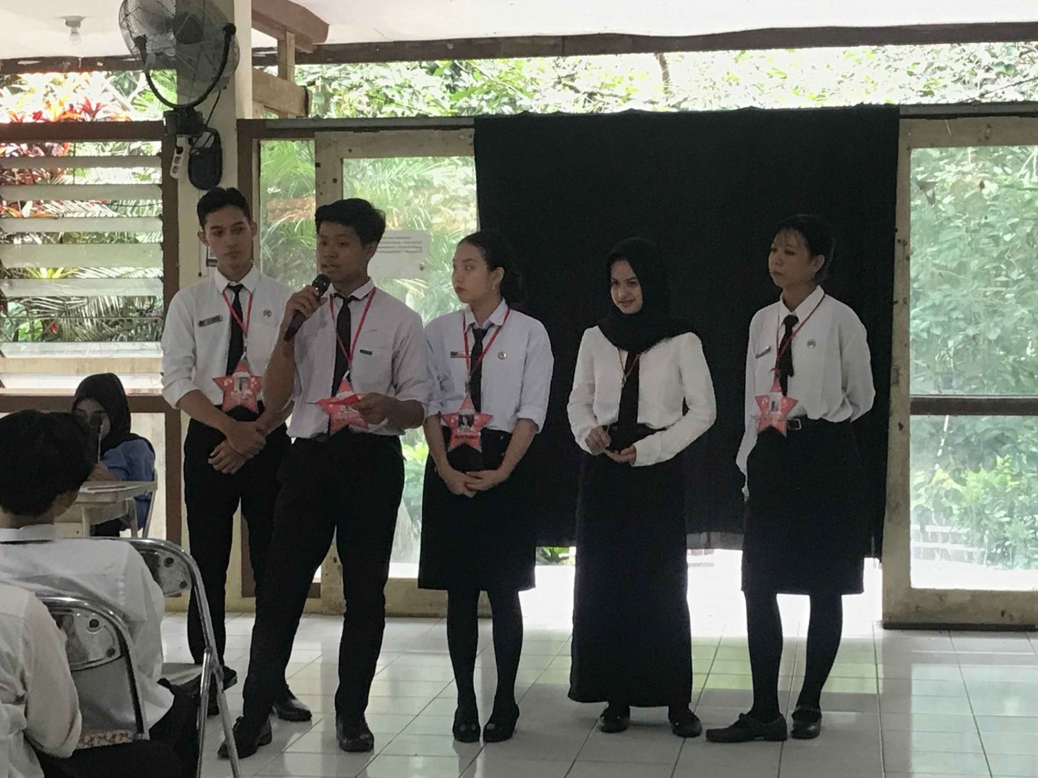 Brainstorming (Presentasi oleh Kelompok Recepcionist)